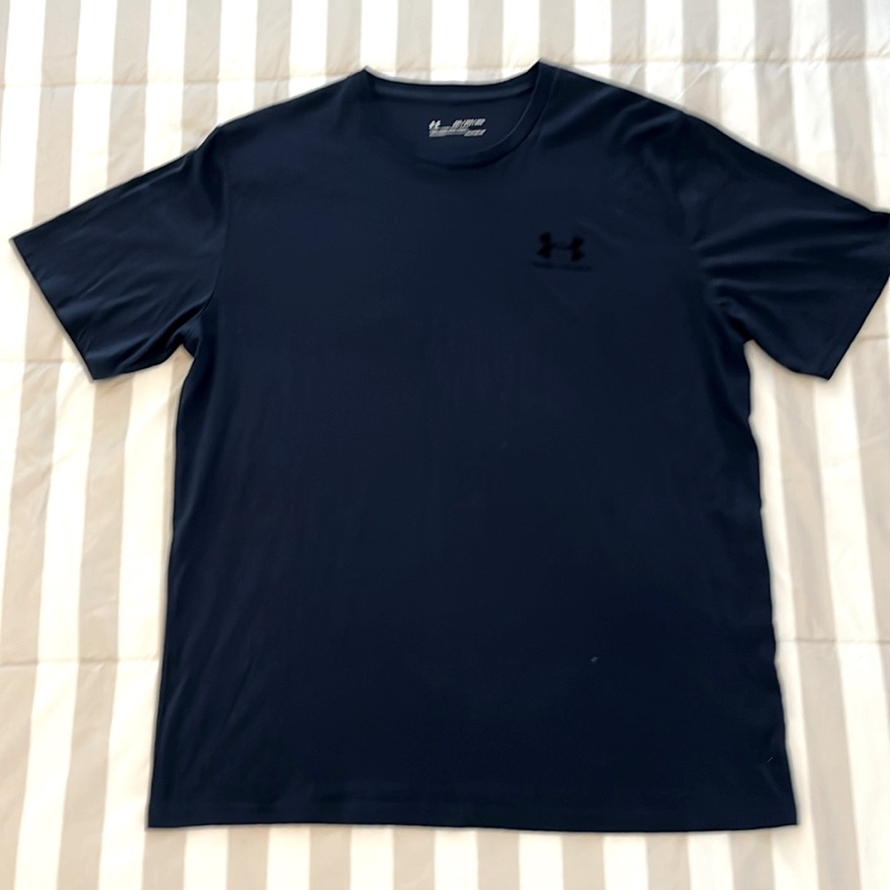 Under armour brand, XXL, heat gear, dark blue, tee shirt